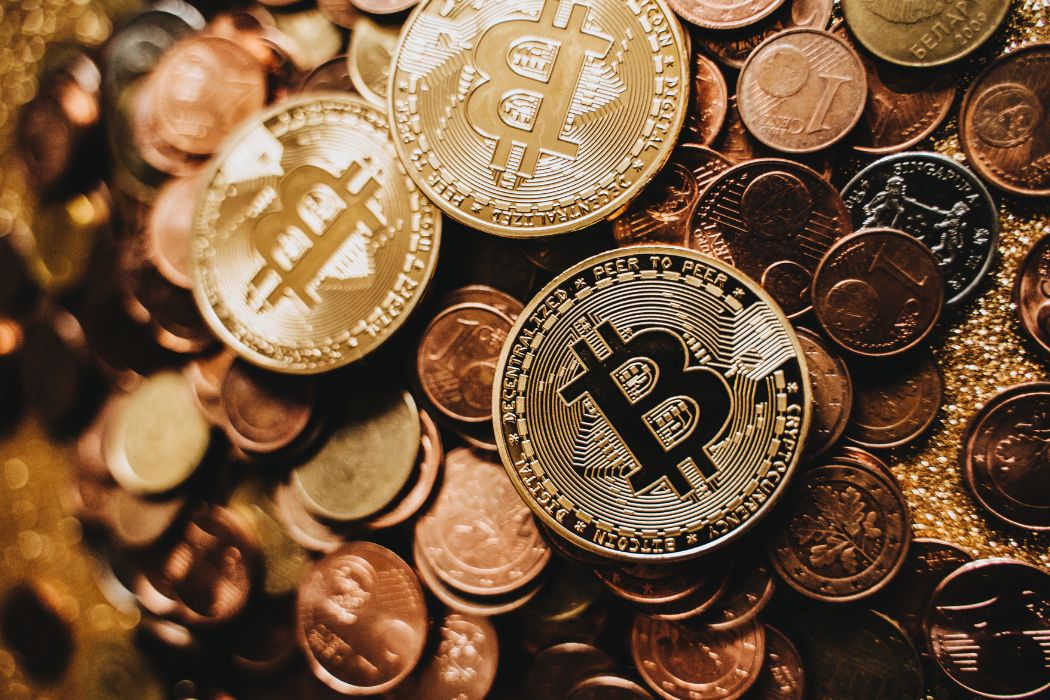 Czym jest Bitcoin? Jakie są zagrożenia związane z inwestowaniem w niego?